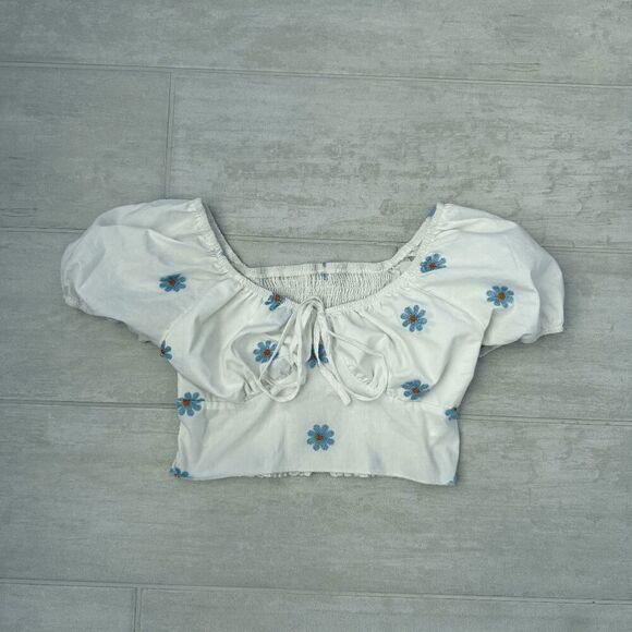 SHEIN White Crop Top Blue Embroidered Daises Milkmaid Smocked Back Medium Floral - Picture 1 of 7